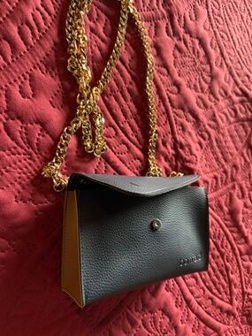 Beautiful blue small purse with chain Bamford, new. smap closure.